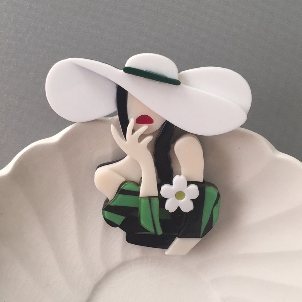 🍏50% OFF/3+...Young Lady in Summer Outfit Brooch (Green/White)